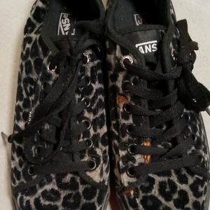 Vans leapord print shoes size 6.5